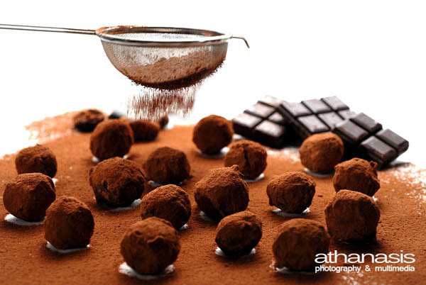 φωτογραφία τρούφες σοκολάτα με σκόνη κακάο